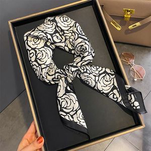 2024 classic spring and summer high quality mascot scarves outdoor travel fashion scarves for men and women Designer Head Scarf Letters Print Flower scarves