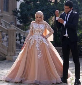 2020 Muslim árabe vestidos de baile de formatura de champanhe vestidos de noite de mangas compridas Apliques de renda branca Apliques modestos vestes de marie3342088