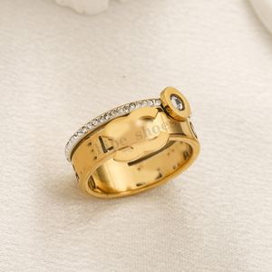 Luxury Jewelry Designer Rings Mulheres 18K Gold Bated Aço inoxidável Love Supplies de casamento anel de couro falso