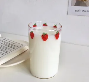 Muggar 300 ml Strawberry Cute Glass Cup med halm Kreativ transparent vatten Student Milk Heat Motent Coffee Nana