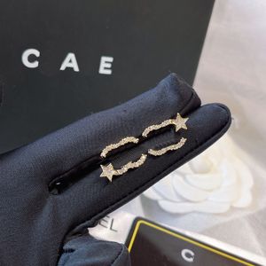 Nowa marka projektantek stadninów złota platowane kolczyki logo dla kobiet projektanci prezenty modowe biżuteria z butikiem kolczyki dziewczynki