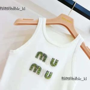 Miui Bag Designers Tシャツの女性戦車MIUアナグラムエンブロデューコットンブレンドタンクトップショートパンツデザイナースーツニットフェムクロップドジャージーレディーストップMui Mui 901