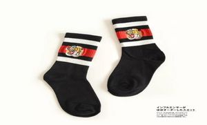 2PCS1PAIR Tiger Embroideried Socks Mens Womens Underwear Skateboard Streetwear Stockings Striped Design Lovers Cotton Blend Athle6236635