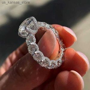 Pierścienie klastrowe przybyły w 2023 r. Jako luksusowy srebrny pierścionek zaręczynowy retro dla damskich imprez damskich prezentów damskich biżuterii hurtowa R6014240408