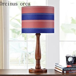 Table Lamps British Fashion LED Personality Wood Desk Lamp Boy Bedroom Children's Room European Retro Creative Decorative