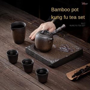 Tee -Sets japanische Gilding Eisenglaze Tee Set Komplettes Porzellan Bambusgelenks Seitengriff Topf Trockenguss klein