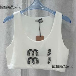 Miui Çanta Tasarımcıları T-Shirt Kadın Tankları Miu Anagram Embroidered Pamuk Karışık Tank Top Şort Tasarımcı Takım Örtü Femme Kırpılmış Jersey Ladies Tops Mui Mui 20
