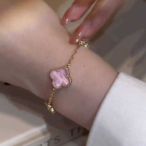 VAC bracelet Pink board four leaf grass bracelet with micro inlay of zircon small fresh sweet cute and light luxury style lucky grass for women