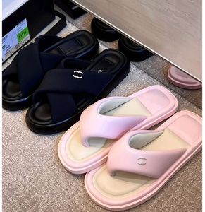 2024 NEU NEU NUTRAL WOD BOTOR SANDAL Women Flip Flops Modetrend Designer Pantoffeln Casual Beach Schuhe Große Luxusmarken
