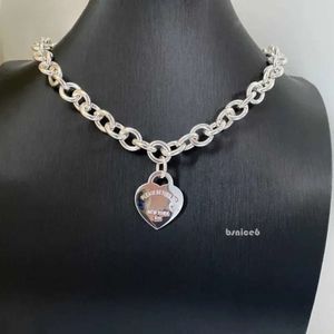 2024 Дизайнер ожерелья Tiffance Suplace стерлингового серебра T Семейство Peach Peach Подвеска толстая цепь от ожерелья для ожерелья женского роскоши в форме сердца.