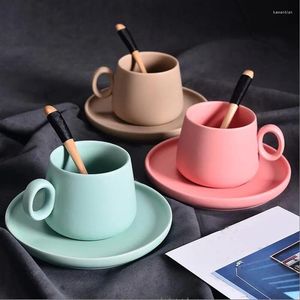 Canecas de chá de cerâmica de 250 ml Cup de café nórdica porcelana simples e pires de bebidas domésticas de cozinha de bebida