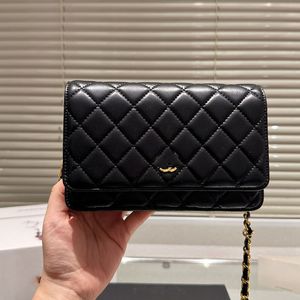 مصمم نسائي Calfskin WOC الأكياس المفاجئة Multi pochette حامل بطاقة الذهب المعدني أجهزة matelasse سلسلة crossbody محفظة الهاتف المحمول 20x13cm 6 الألوان