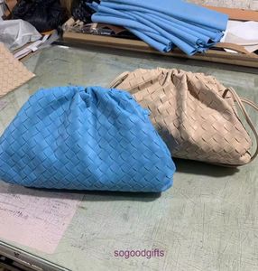 Torebki torebki torebki dla kobiet worki sprzęgła tkana torba chmur 2022 Nowe kobiety kompletne kolory Dumpling modny singiel2129200