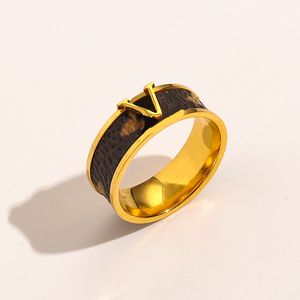 Anel para mulher designer de luxo anel de letra dupla anéis 18k anel dourado presente de casamento de couro clássico anel de estilo feminino de alta qualidade 20style