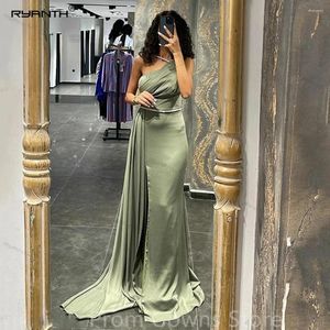 滑走路ドレスRyanth Mermaid Celebrity Dress One Sholdled Prom Side Invinder Women Gown Dubai Saudi Saudi Vestidos de Gala