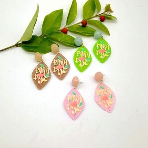 スタッドイヤリングYungqi Korean Cartoon Flamingo Earring Rhombus Relief Acrylic Bird Fight for Women girlユニークなペンディエンツパーティーギフト