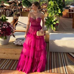 Fuschia abgestufte Rüschen Tüll Prom Formal Kleid Schatz ärmellose Falten gerissen saudi -arabischer Abend Party Kleid Robe de Soiree