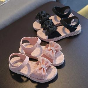 Slipper flickor sandaler söta blomma barn prinsessa strandskor barn sommar platt sandaler 2023 Ny barn sandalias tjej student csh1063 240408