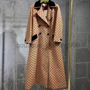 Mulheres de capa longa feminino Casacos maduros Letras de moda de trincheira imprimindo casaco longo meninas casuais à prova de vento 22FW Roupas de inverno atacado S9F50