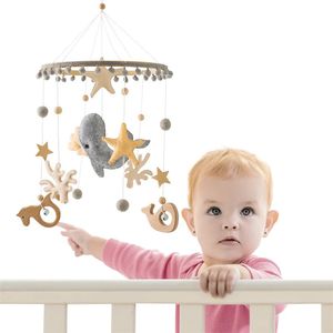Baby Rattle Toys 012 Months Wooden Bed Bell Whale Animals Pendant born Music Box Hanging Crib Mobile Wood 240408