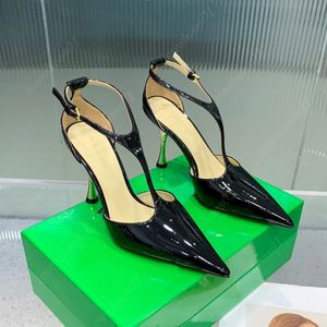 Designer Women Suspender Retro High Heels Luxury Paint Belt Buckle High Heels Sandaler Elegant Temperament Pointed Dress Shoes Wedding Shoes