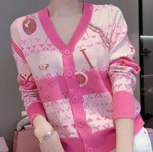 Nya diamantinbäddningsbrev tröjor Designer V-Neck Pink Sticked Cardigan Women's Western Style Versatile Casual Long Sleeved Sweater Coats 5xl