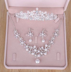 2017 Cheap Shiny Bridal Jewelry Wedding Bridal Rhinestone Pearls Accessories Necklace Earring Ear Stud Style Sets Silver Quincea9966009