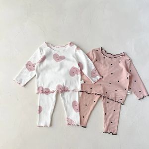 Våren baby pyjama set söt pricktryck för spädbarnsflickor sovande slitage småbarn inomhuskläder kostym 240325