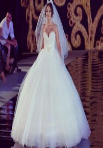 Princess Sweetheart Ball Gown Wedding Dresess Top Glitter paljett glittrande långa brudklänningar Golvlängd plus storlek Vit båge WEDD7952975