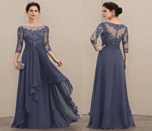 2022 Elegant Navy Aline Scoop Neck golvlängd Chiffon Lace Mother of the Bride Dresses With Cascading Ruffles Plus Size Mother 2330148