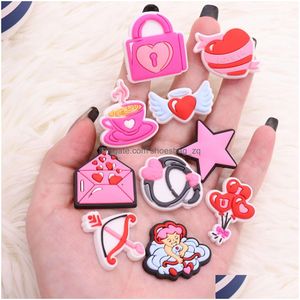 المجوهرات MOQ 20pcs PVC Star Coffee Heart Letter Cupid Arrow Sharms Sandals Sandals Shoes Decoration Hole Clipper Associor