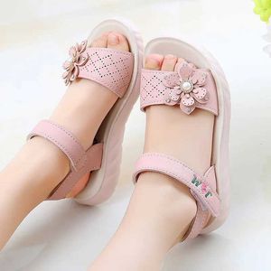 LPCT Sandals Girls 2023 Scarpe per bambini estivi Sole morbide Anti Slip Flower Pearl Beach Fashion Princess D240515