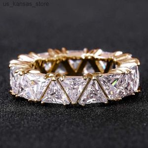 Cluster Rings Huitan Fashion Contracted Triangular CZ Crystal Ring for Women Good Quality Versatile Design Party Wedding Luxury Jewelry Anillo240408