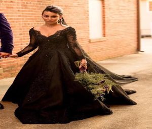 Black Gothic Wedding Dresses 2021 V Neck Long Sleeve Sweep Train Appliques Beads Garden Country Bridal Gowns vestidos de novia Plu5109401