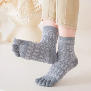 5 Pairs Style Thick Cotton Five Finger Socks for Women Lady Autumn Winter Warm Toe Harajuku Retro Fashion Female Sock 240408