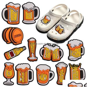 Jóias por atacado 100pcs PVC Drinks Beer Shoe Shoe Charms Man Woman Buckle Decorações para pulseira Botão Cog Adt Drop Drop Deliver Dhmyj