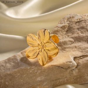 Pierścienie klastrowe UWORLD WODYPROOF 18K Gold Stael Stal Flower Open Pierścień Women Mash