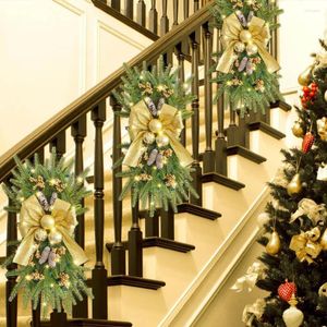 Flores decorativas Cuidado Ease Cuidado Escada de Natal Swag Staer Festive Ball Colored Ball Plant Plant Pine Cone Bowknot Decor reutilizável