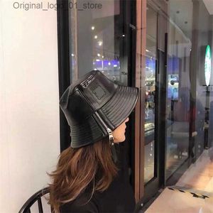 Szerokie czapki z czapek designerka skórzana czapka dla mężczyzn Kobieta popularna Keep Warm Pure wełniana litera Dostępna zima Casquette Q240408