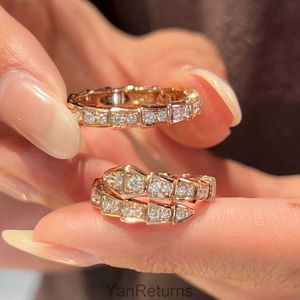 Designer Luxury Jewelry Bvlger B-Home Band Rings Bone S925 Sterling Silver Plated 18k Gold med öppning Spring Full Diamond Snake Head Ring Qwzy