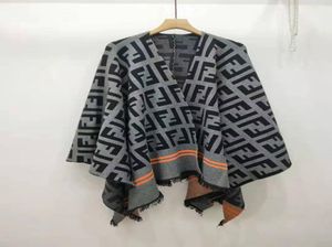 96 NOWOŚĆ Przyjazdu 2019 Autumn Sweatre Crew Neck Gruba litera Women039s Cape Cardigan Marka w tym samym stylu Luksusowy Qian4383553