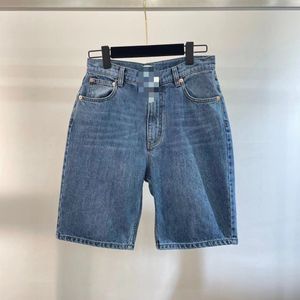 2024 Gratis frakt Blue rak Löst high end -knapp Runway denim Kort kvinnors jeans designer kvinnors korta byxor 4084