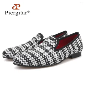 Scarpe casual Piergitar 2024 in stile estivo Stripe Stripe uomini britannici fumanti pantofole da uomo piatti da uomo