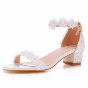 HBP Non-Brand Dropshipping Custom Womens Sandals Wedding Shoes Bride Heels Rhinestone Pearl Ankle Buckle Block Heel Ladies Pumps