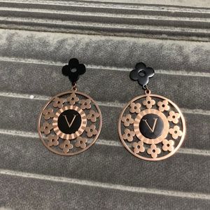 Rose Gold Women Designer Earrings Studs Luxury Big Size Pendant V Letter Stainless Steel Earrings Party Wedding Couple Jewelry