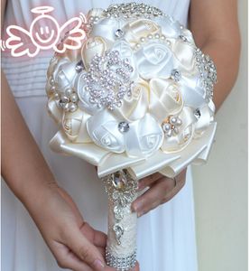 2021 Newest Wedding Bridal Bouquets with Handmade Flowers Peals Crystal Rhinestone Rose Wedding Supplies Bride Holding Brooch Bouq7301942