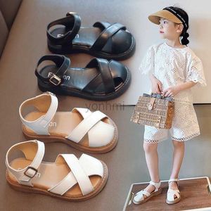 Slipper Summer Girls Shoes Bekväm mjuk botten Barn Sandal Princess Stängt tå sandaler Casual Kids Flat Beach Shoes Hollow ut 240408