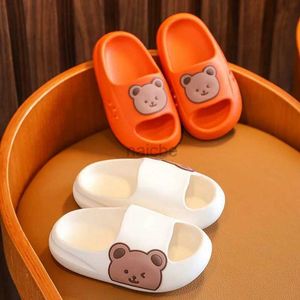 Slipper New Childrens Cute Slipisti da spiaggia per ragazzi Scarpe da casa per ragazze 2023 Summer Flip di fondo spessi Flip cartoni animati morbidi Slipisti ourdoor 2448