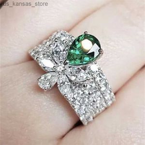 Cluster Rings Huitan Sparkling Green/White Cubic Zirconia Rings Newly Designed Engagement Wedding Accessories for Women Luxury Fashion Jewelry240408