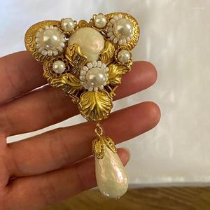 Brooches Elegant Vintage For Women Copper Gold Plated Relief Pearl Brooch Pins Coat Fashion Jewelry Accessories